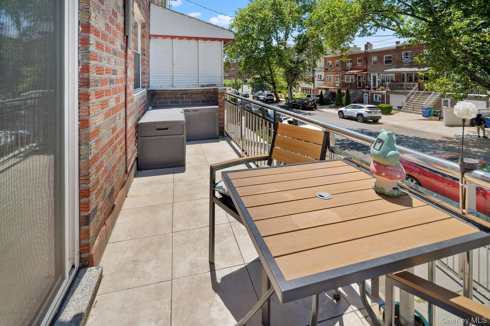 2562 Seymour Avenue Photo 22