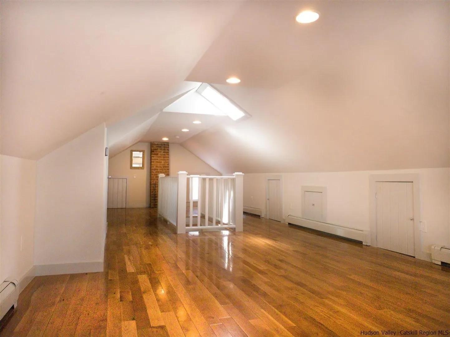 1091 Albany Post Road Photo 9