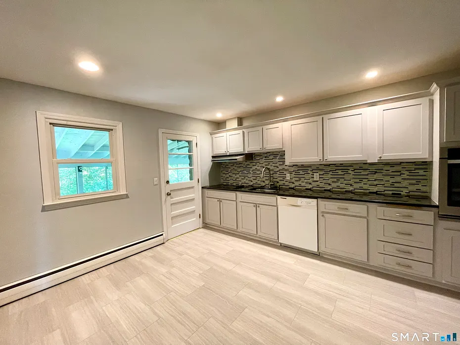35 Woodmont Road Photo 14