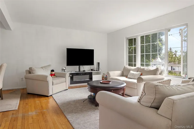 1056 Arthur Street Photo 39