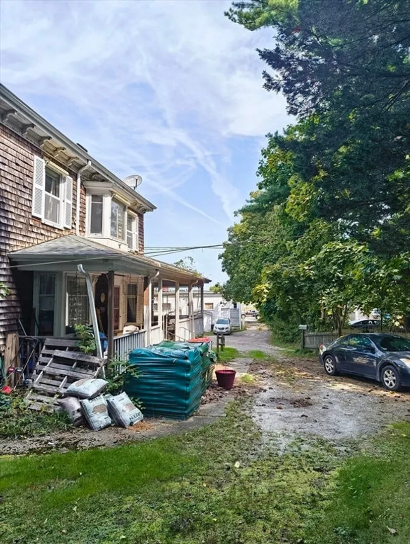 140 Main St Photo 7