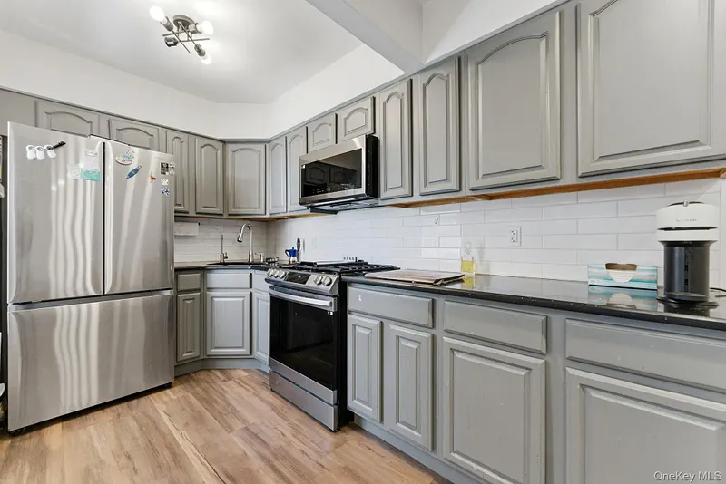 250 N Broadway  #5B Photo 8