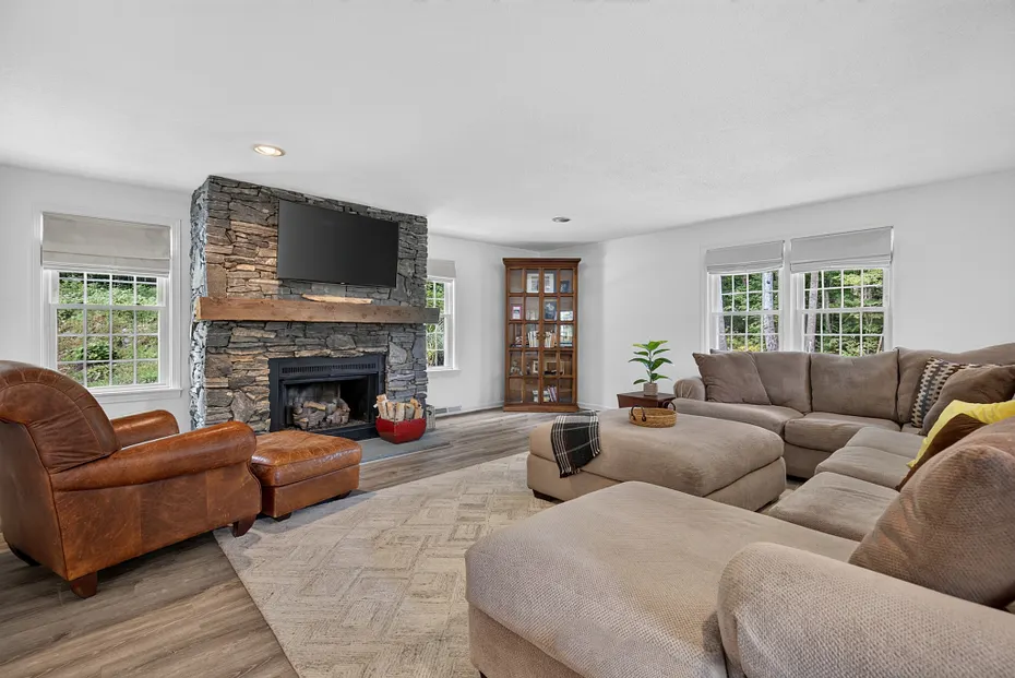 42 Concord Drive Photo 13
