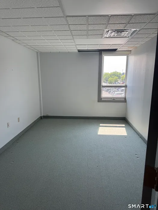 455 Boston Post Road Photo 15