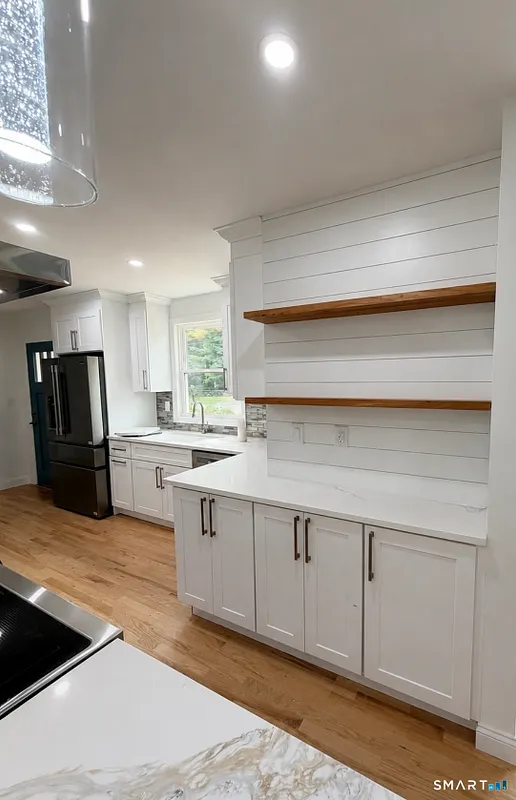 106 Glenwood Road Photo 4