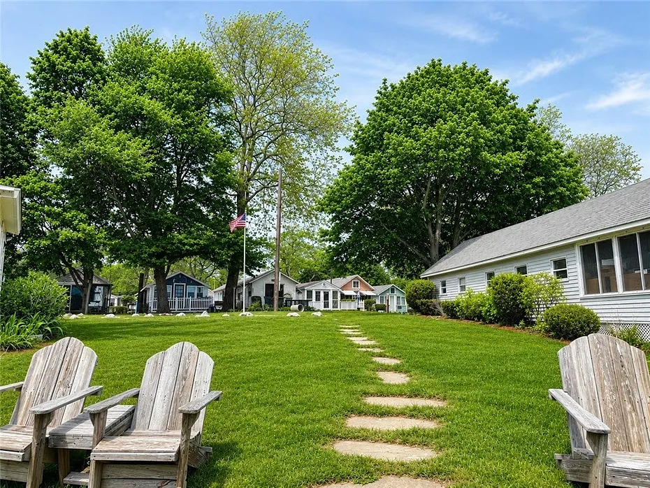 16 East Andrew Comstock Avenue Photo 3