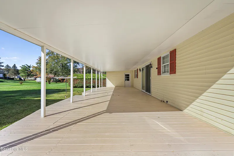 64 Devonshire Dr Photo 49