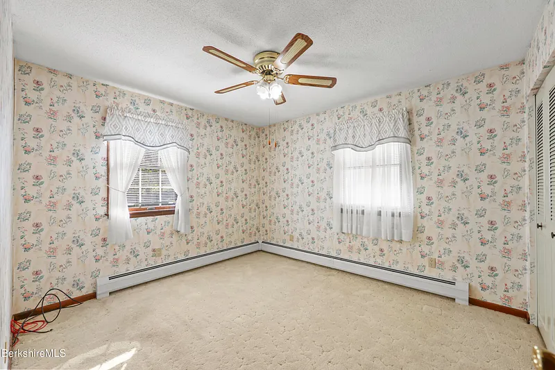 64 Devonshire Dr Photo 27