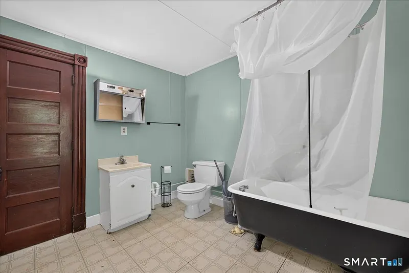 537 Naubuc Avenue Photo 31