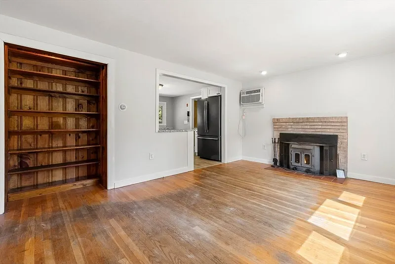 85 Gile St Photo 7