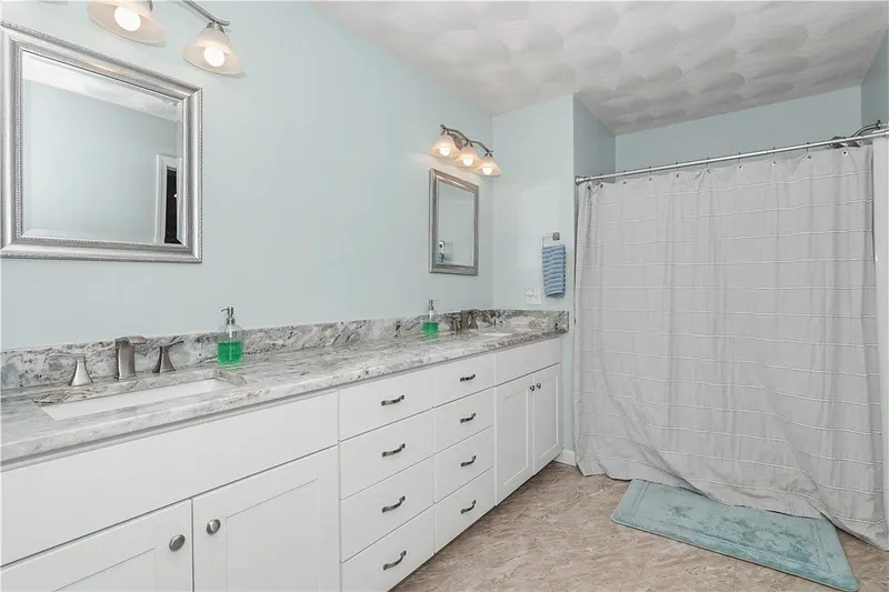 100 Franklin Road Photo 32