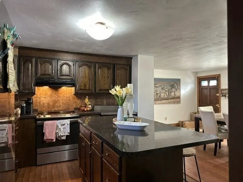 62 Royal Rd Photo 7