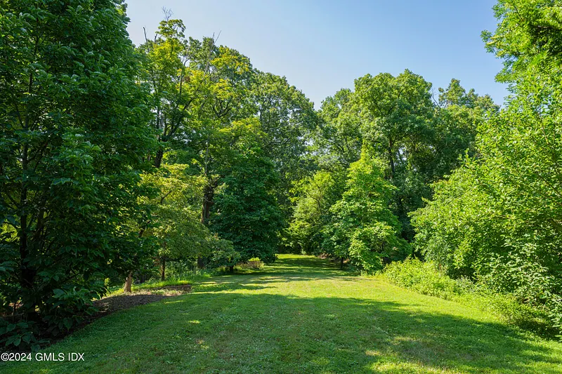 10 Cliffdale Road Photo 31