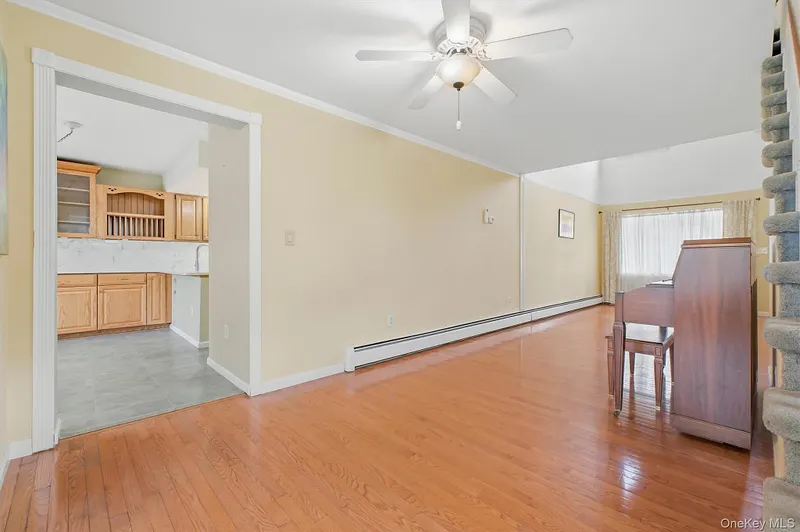 1069 Wolcott Avenue Photo 9