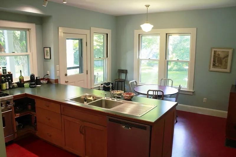 254 Lincoln Photo 22