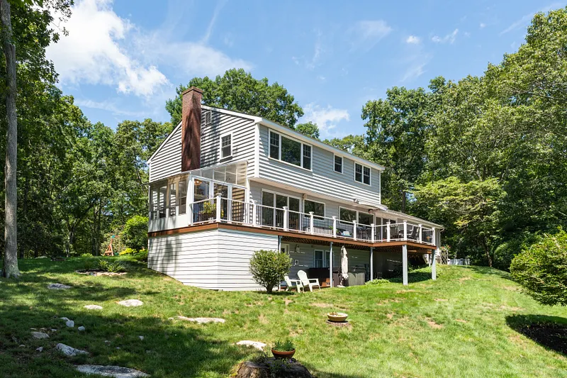 17 Oakridge Drive Photo 4