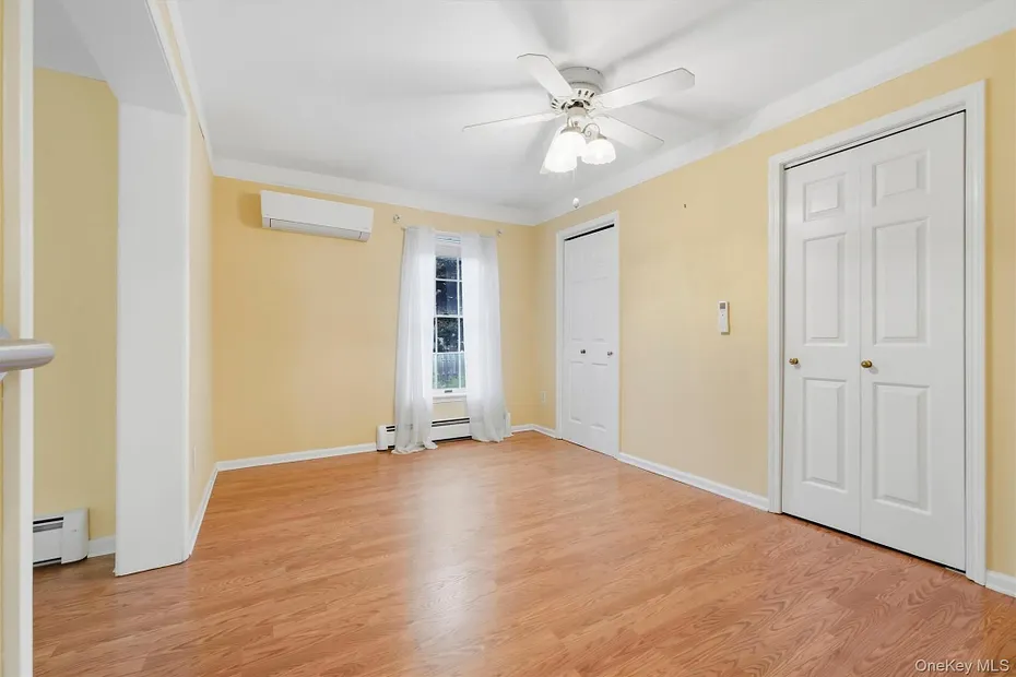 1069 Wolcott Avenue Photo 24