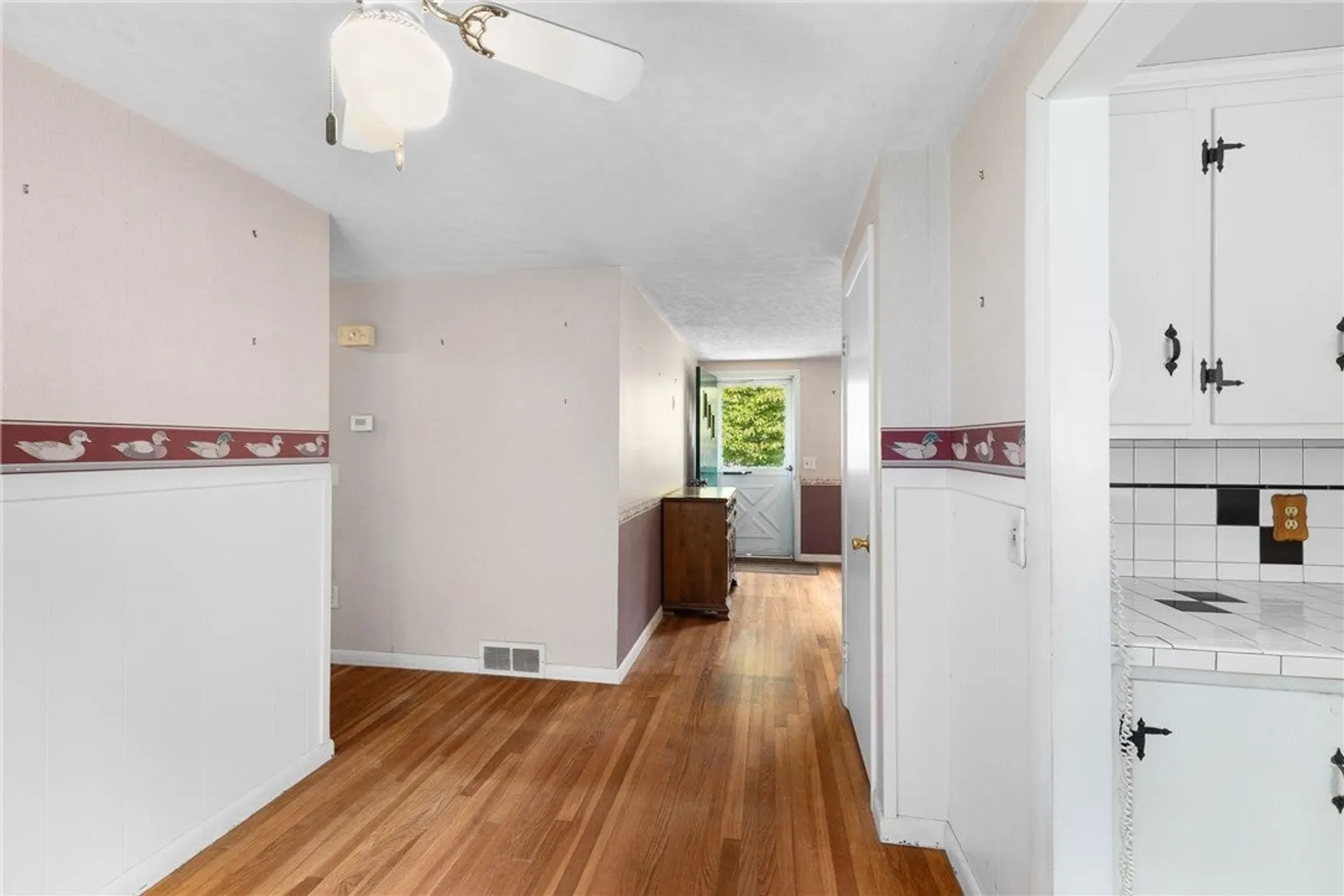 108 Longfellow Drive Photo 11