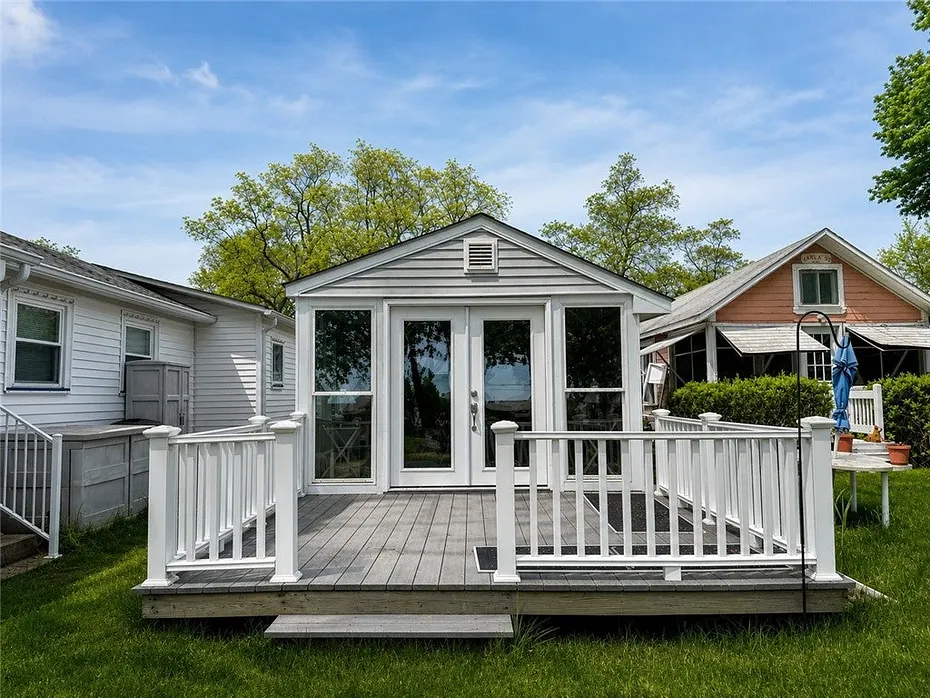 16 East Andrew Comstock Avenue Photo 2
