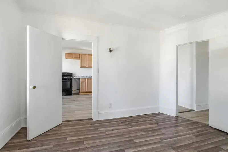 127 Dickinson Street Photo 23