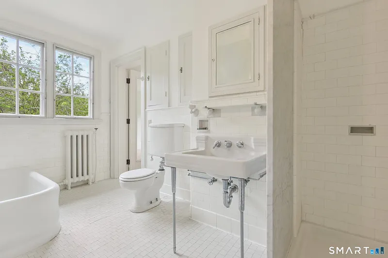 1056 Whitney Avenue Photo 31