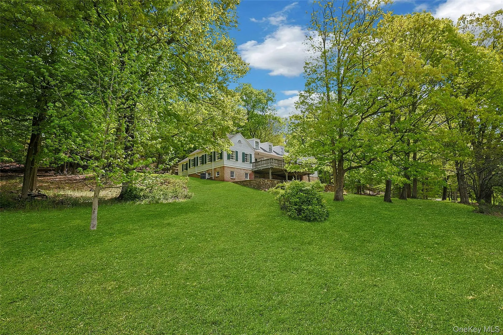 982 Bradley Parkway Photo 1