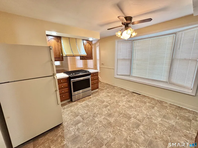 697 Washington Avenue Photo 7