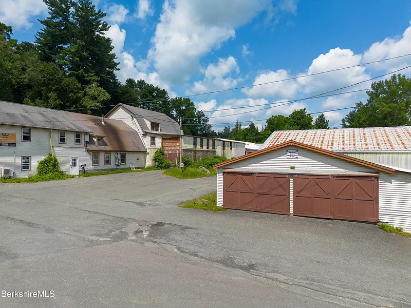 20 Maple Ave Photo 16