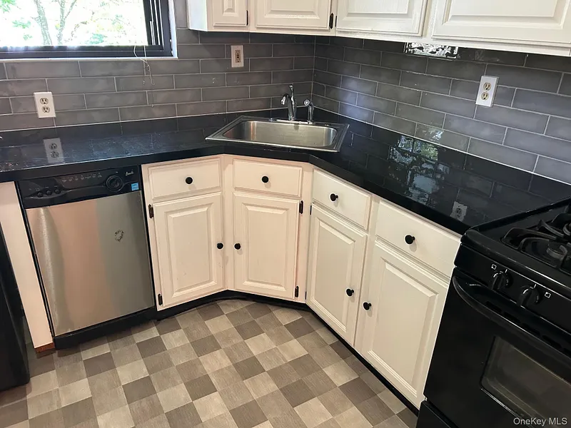 284 Sneden Place W #284 Photo 3