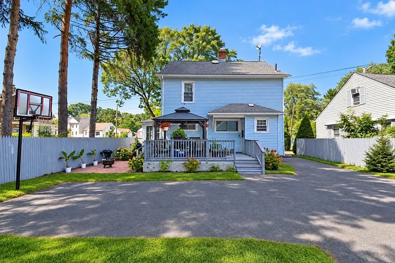 1245 Bay St Photo 29