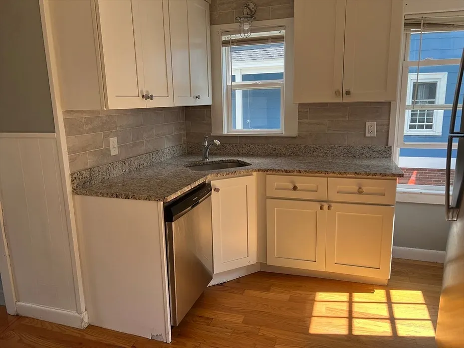 22 Murray St Photo 7