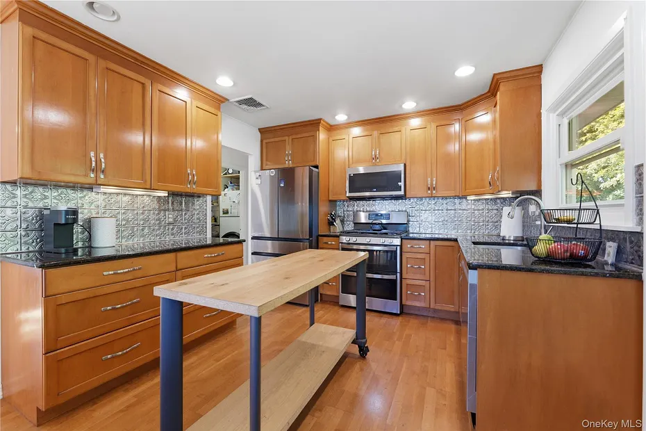 24 Lafayette Road Photo 7