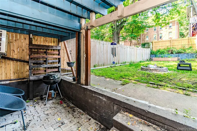 70 Lander Street Photo 33