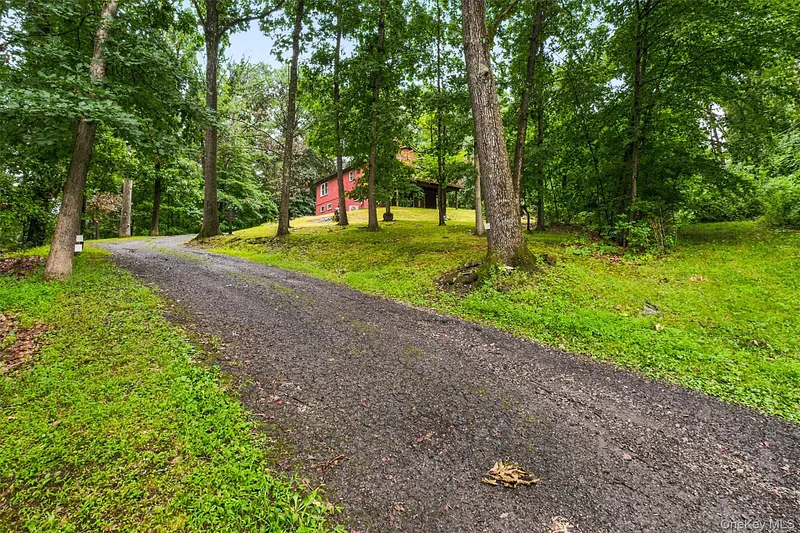 35 Moccasin View Road Photo 2