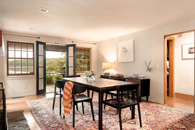 142 Interlaken Road Photo 3