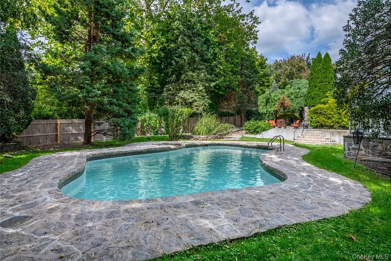 209 Beechmont Drive Photo 41
