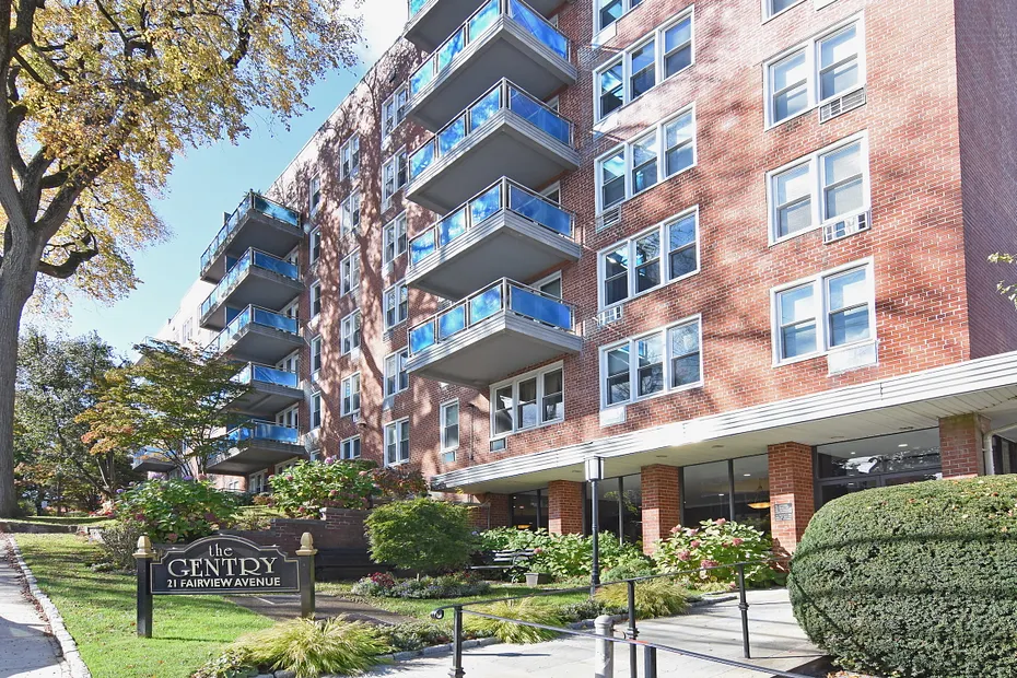 21 Fairview Avenue  #217 Photo 1