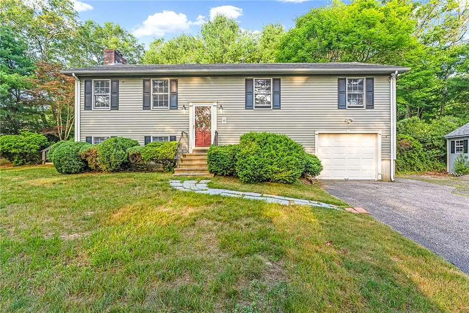 590 Shannock Road Photo 1