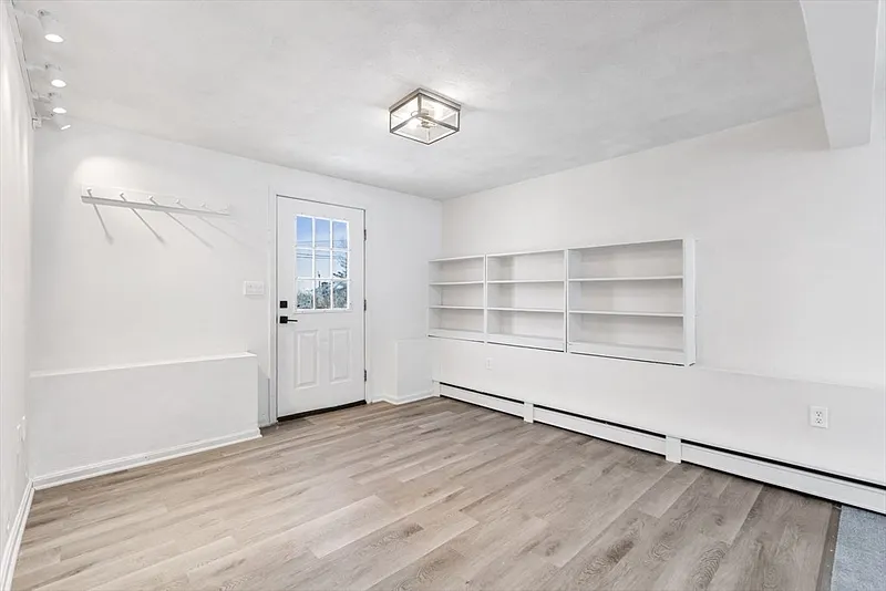 51 Belmont Ave Photo 14