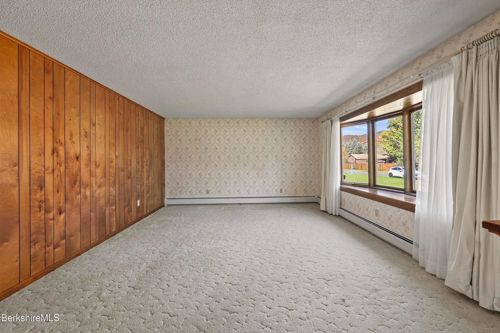 64 Devonshire Dr Photo 5