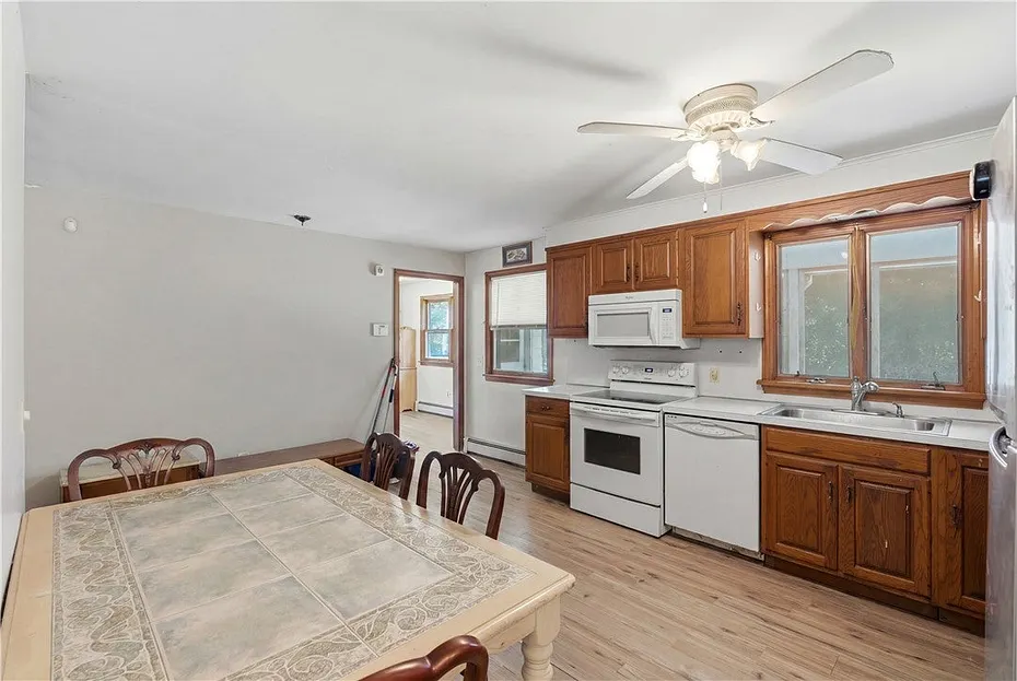 42 Charles Avenue Photo 6