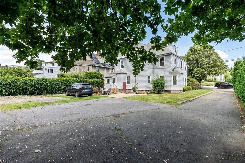 69 Chestnut Hill Ave Photo 4
