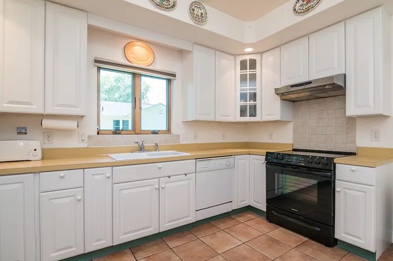 62 Fairview Ave Photo 11