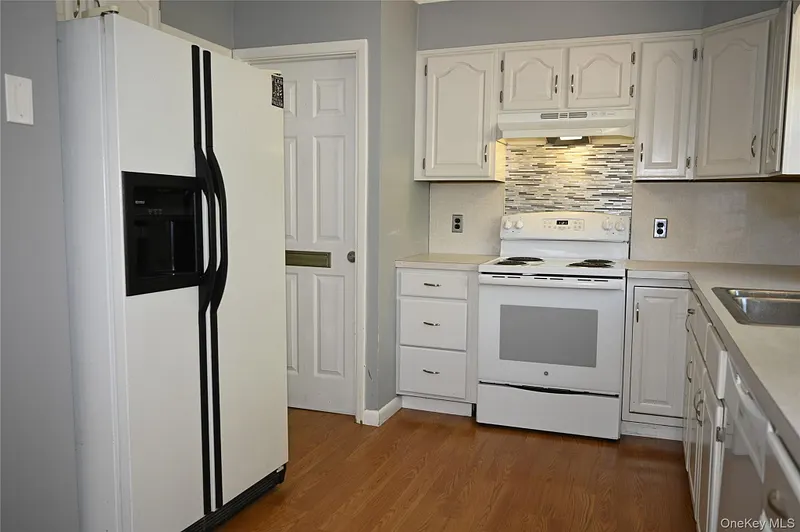16 Greenridge Court Photo 7