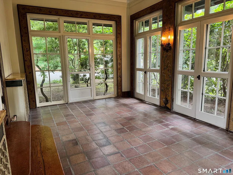 1056 Whitney Avenue Photo 12