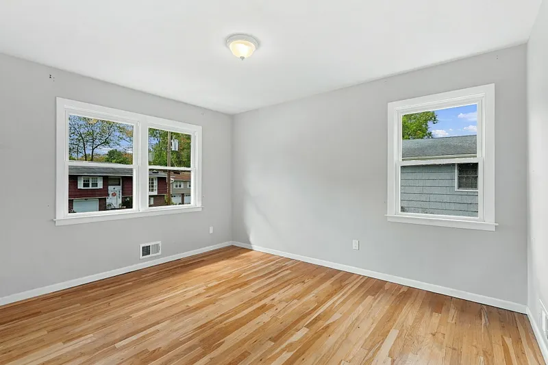7 Frost Lane Photo 16
