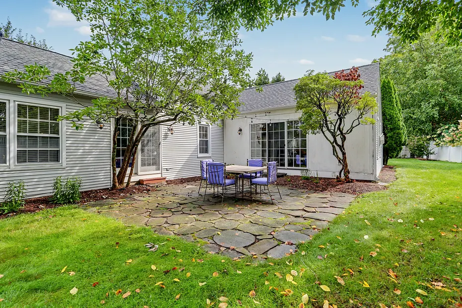2 Evergreen Avenue Photo 22
