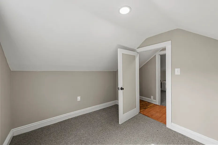 26 Davis St Photo 16