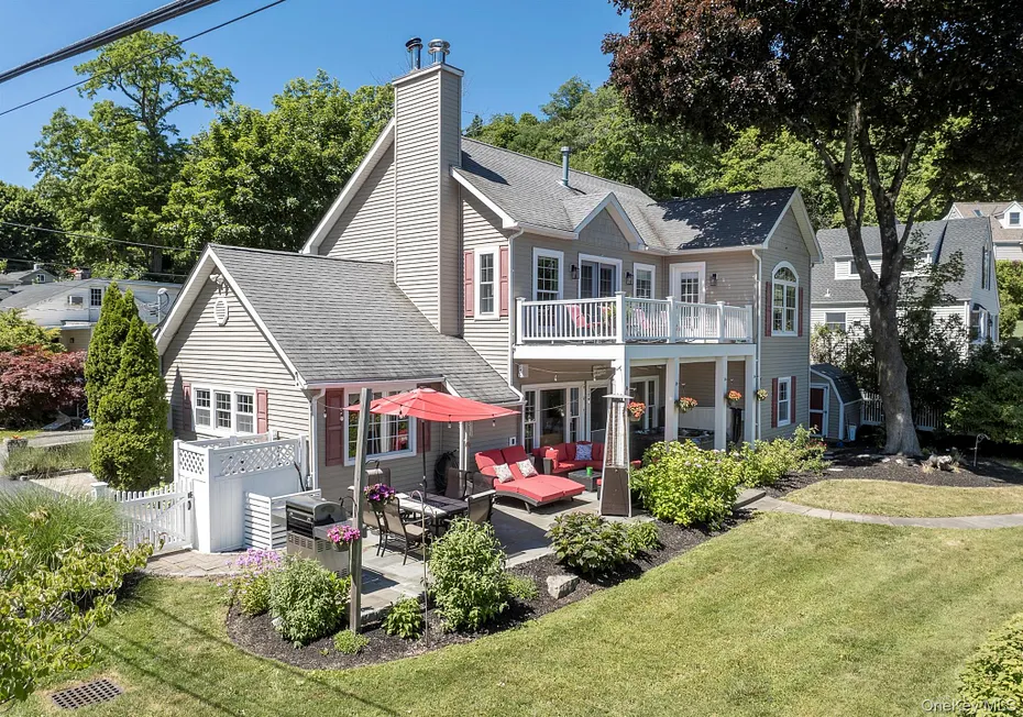 1 Colonial Drive Photo 4