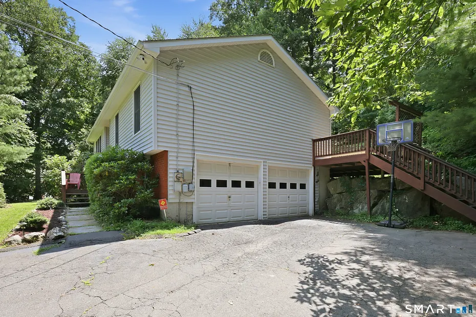 8 Old Bridge Road West Photo 24